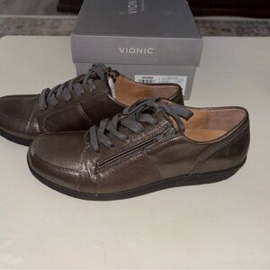 Vionic Abigail metallic leather, comfort Shoes size 10 new inbox